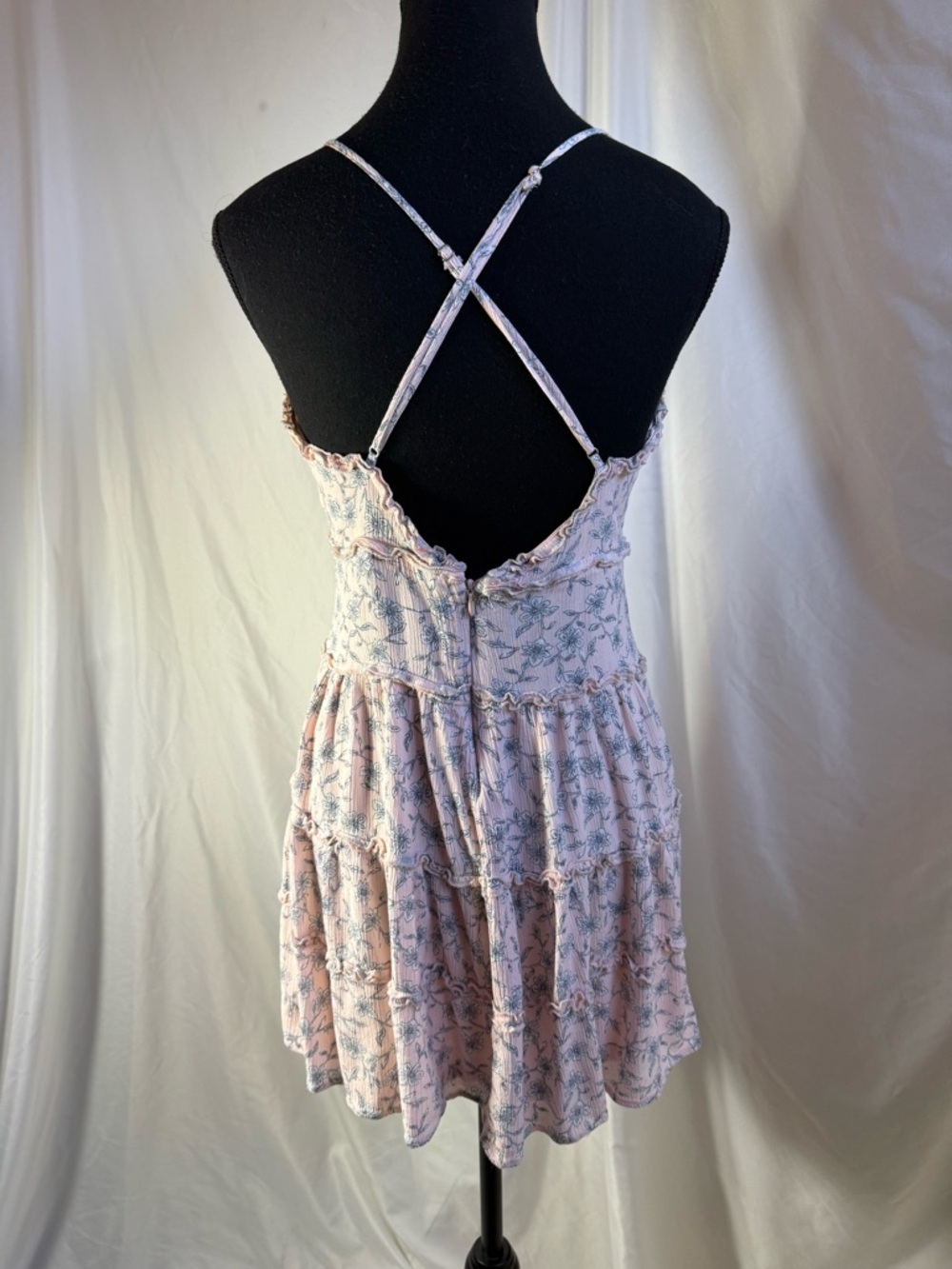 Pink Floral Tiered Sundress with Lace Trim - Picture 6 of 8